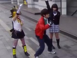 Hikounin Sentai Akibaranger - Episodio 8 - Os Traços formados atraves do doloroso treinamento especial levam a estrada para tornar oficial a uma conspiração